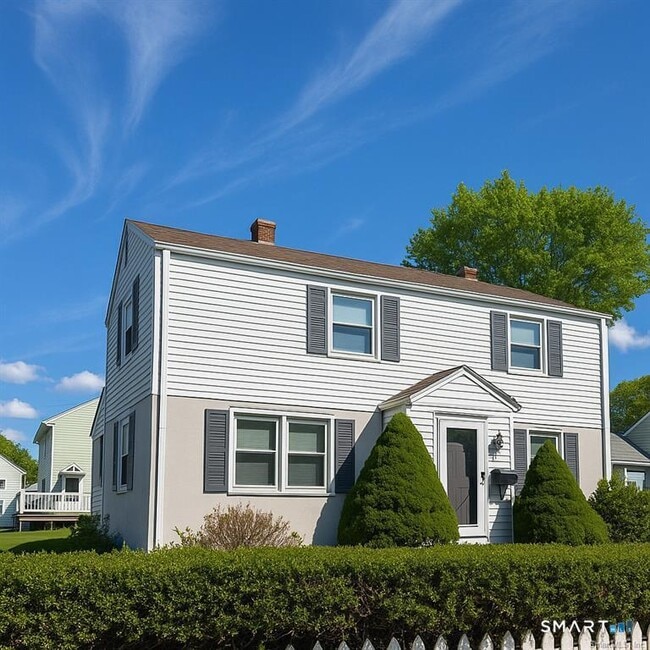 Building Photo - 17 New Hampshire Dr
