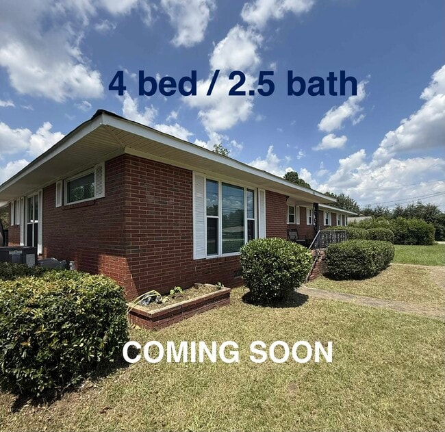 Building Photo - 614 Camellia St N E