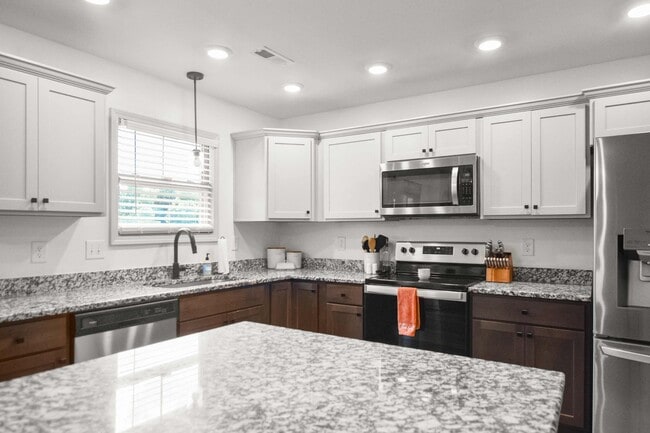 Photo - Pet Friendly Three Bedroom!