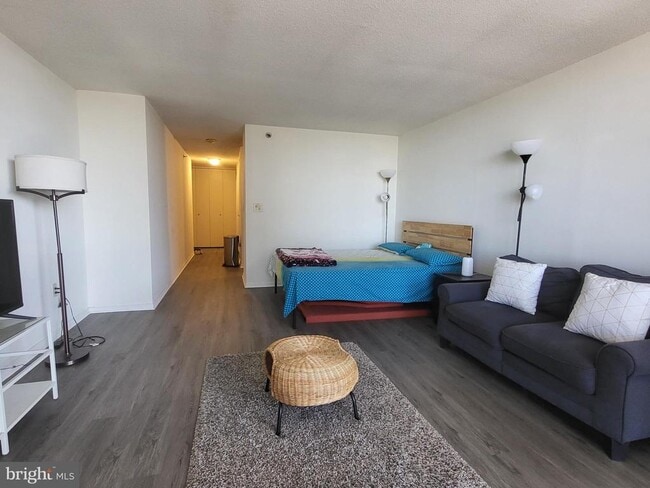 Photo - 2020 Walnut St Unidad 24M