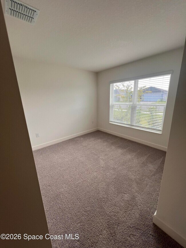 Photo - 715 Hatton Ln SE