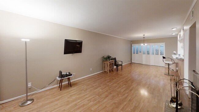 Photo - 1970 Augusta Dr