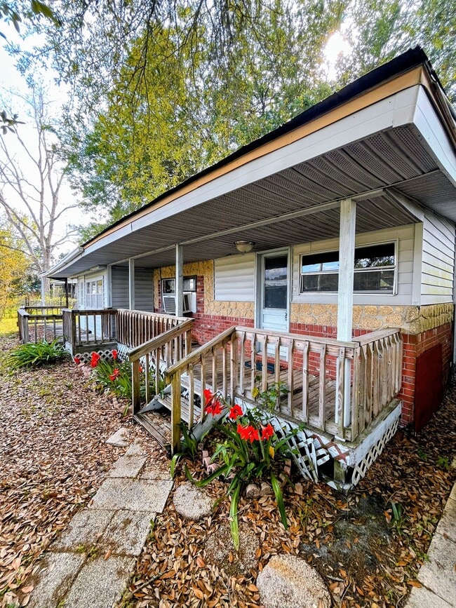 Photo - 5670 Lauramore Rd