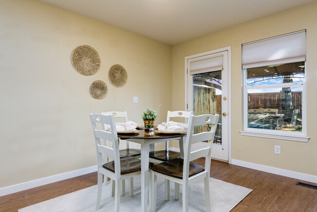 Photo - 3 Bed 2.5 Bath Townhome in Prime Boise Location!