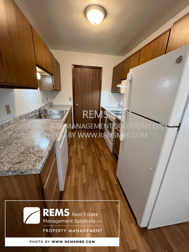 Building Photo - 554 E Slifer St Unit 3