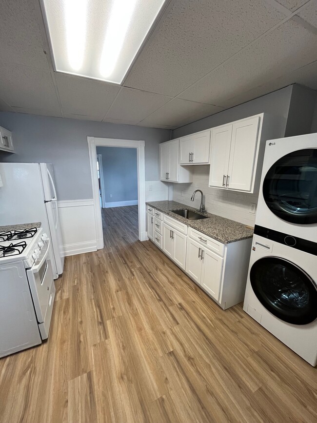 Building Photo - 167 Park Rd Unit 3-e