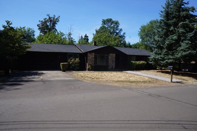 Building Photo - 6404 SE Furnberg St