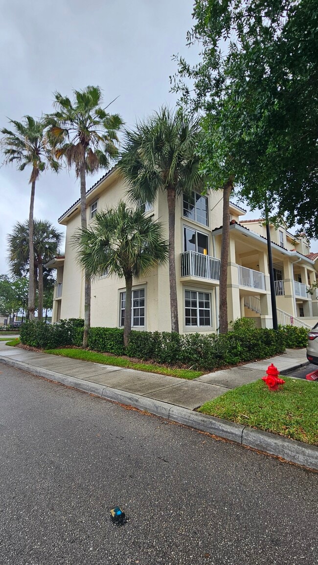 Outside of apartment - 1152 University Blvd Unit Village of Abacoa