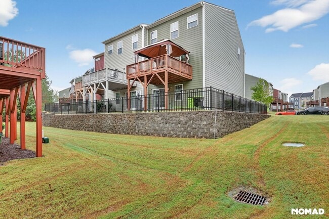 Photo - 305 Cross Country Way