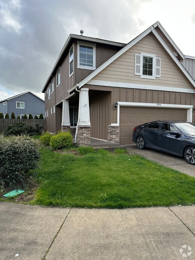 Building Photo - 5 bedroom single family house