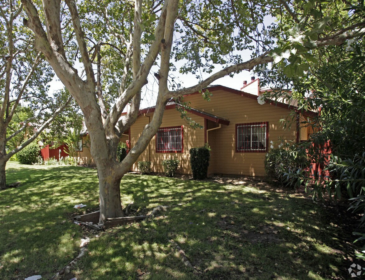 Building - The Greens