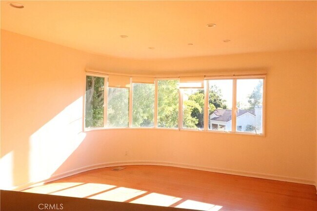 Photo - 703 Luton Dr