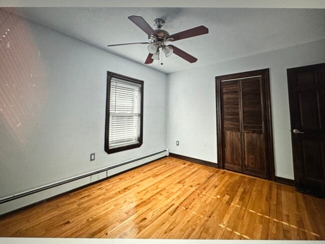 8 Woodville Park