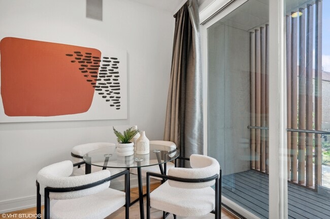 Photo - 1021 N Hermitage Ave Unit 2