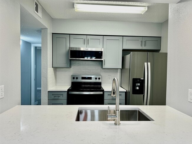 Building Photo - 1516 Bay Area Blvd Unit T2 Rental