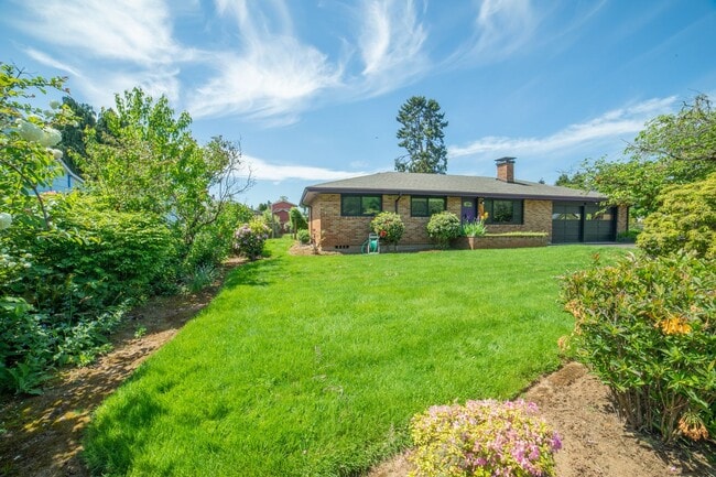 Photo - Large One Level Oregon City Home