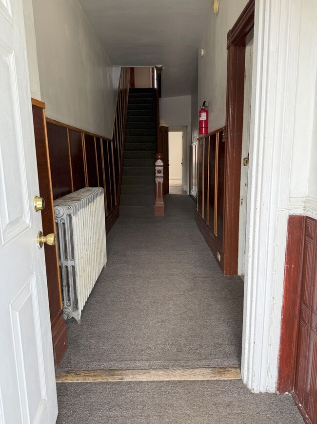 Building Photo - 374 Meyran Ave Unit 3 Rental