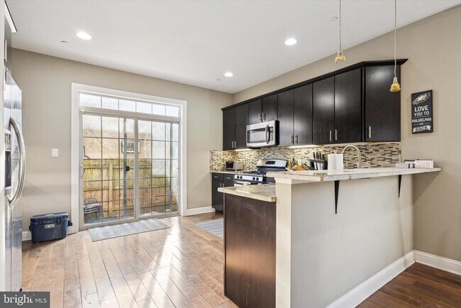 Photo - 1946 Titan St