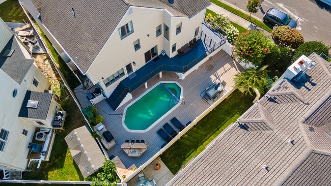 Photo - 7600 Bayshore Dr