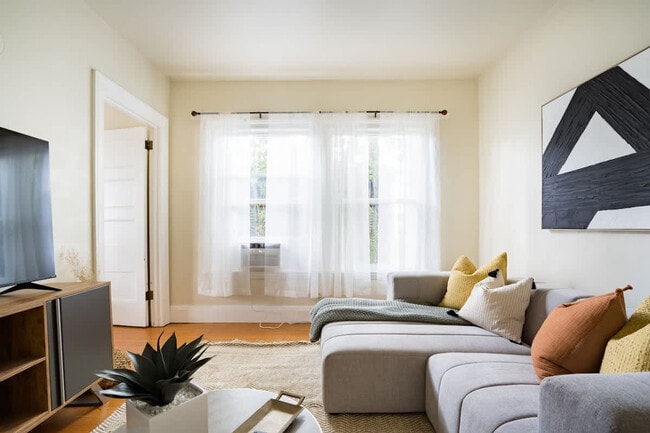 Building Photo - 2015 NW 21st Ave Unit ID1309823P Rental