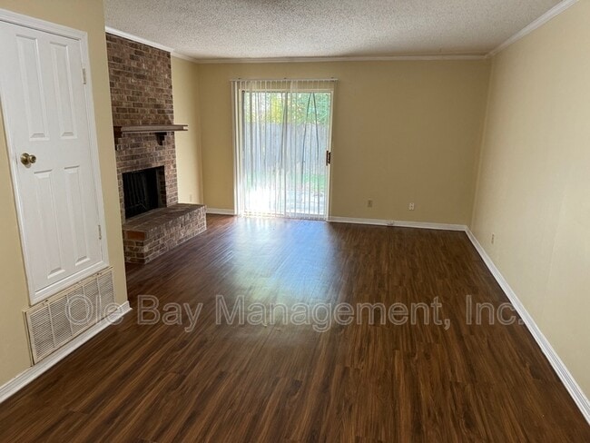 Photo - 929 Navco Rd
