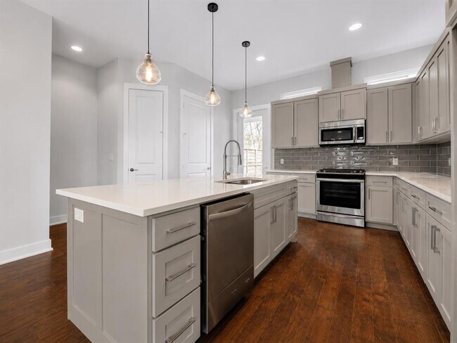 7104 Blessing Ave Unit B