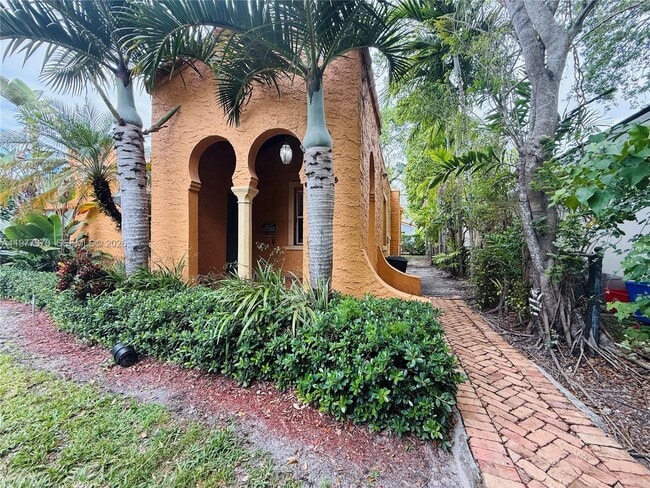 Photo - 725 Navarre Ave