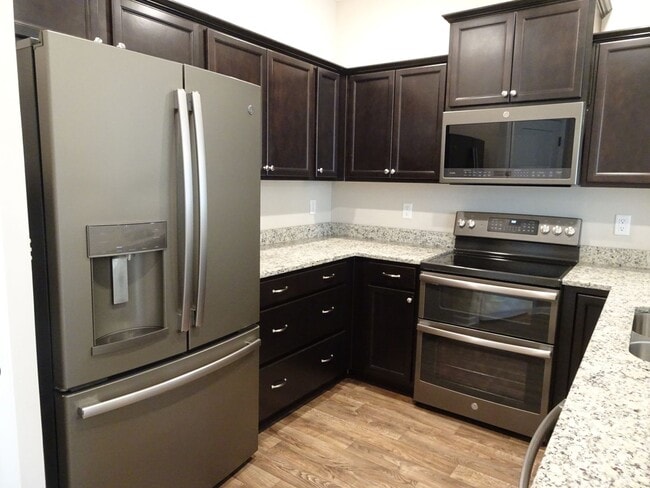 Photo - 108 Promenade Ln