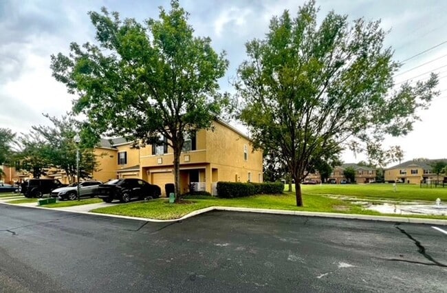 Photo - OVIEDO/UCF RENTAL-Fresh paint! Inviting 2 story 3 bd 2.5 bath townhouse located in Hawthorne Glen...