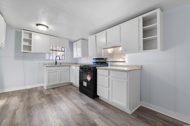 Photo - 4423 W 26th St