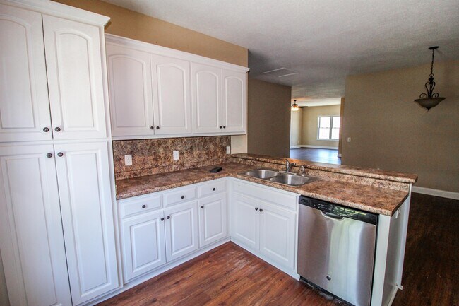 Photo - 1213 Merchant Way
