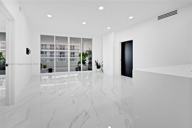 Photo - 1800 N Bayshore Dr Unit 512