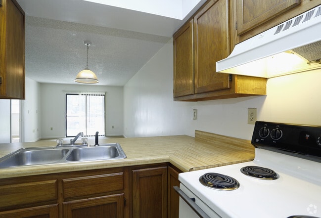 2BR, 2BA- 889 SF 1st Floor- Kitchen