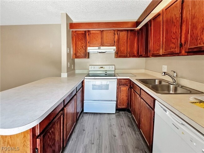 Building Photo - 5241 Cedarbend Dr Rental