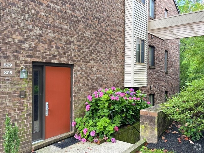Building Photo - 805 Mountainview Dr Unit 805 Rental
