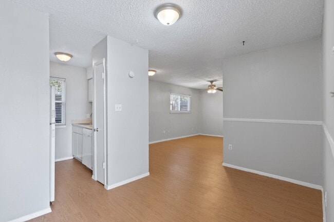 Photo - 4105 Speedway, Unit 205 Unidad 1