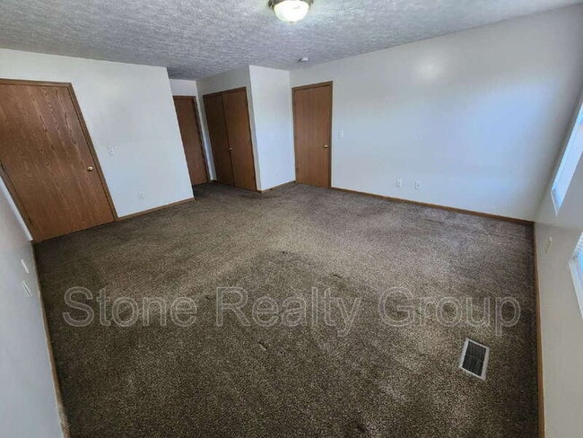 Photo - 671 N 25th St