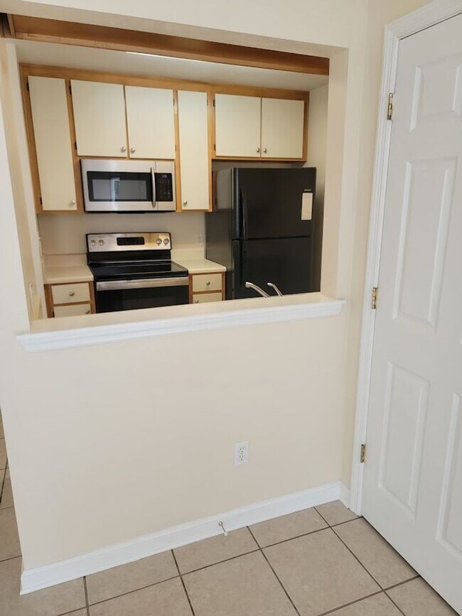 Photo - 3 BR/ 2BA Townhome located in