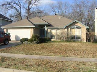Building Photo - 1214 Hyde Park Dr Rental
