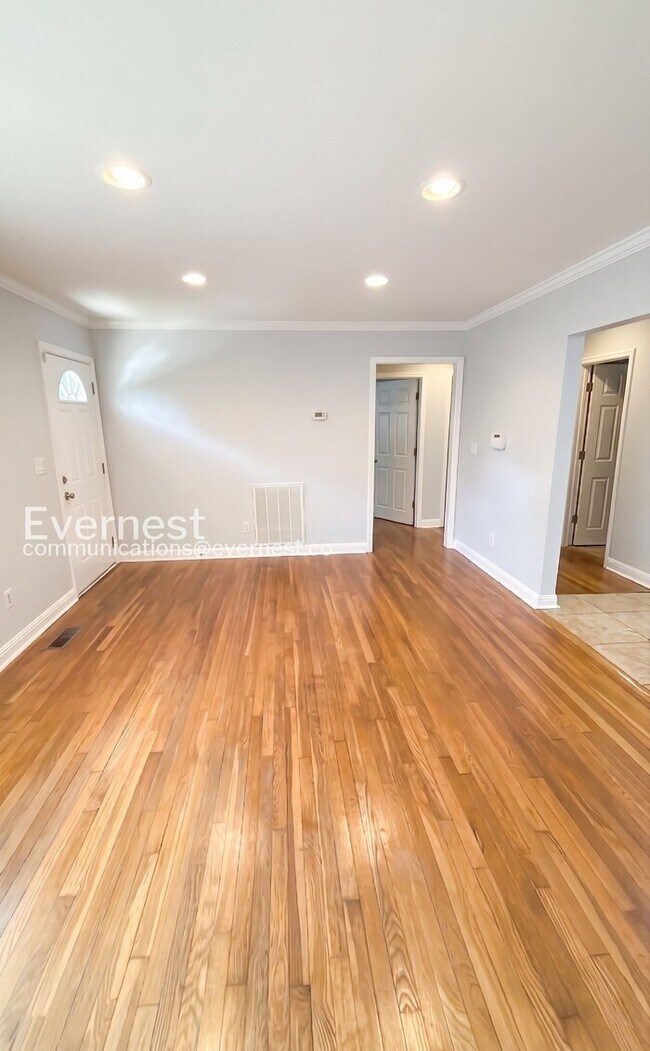 Photo - 2 Bed/1 Bath Home with Garage / Available Soon!