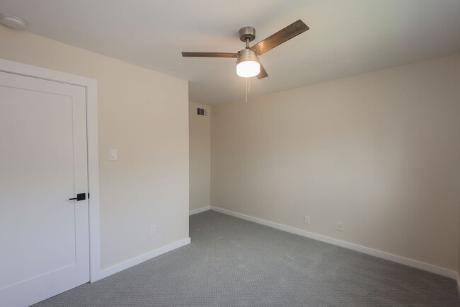 Building Photo - 708 Staitti St Unit 1