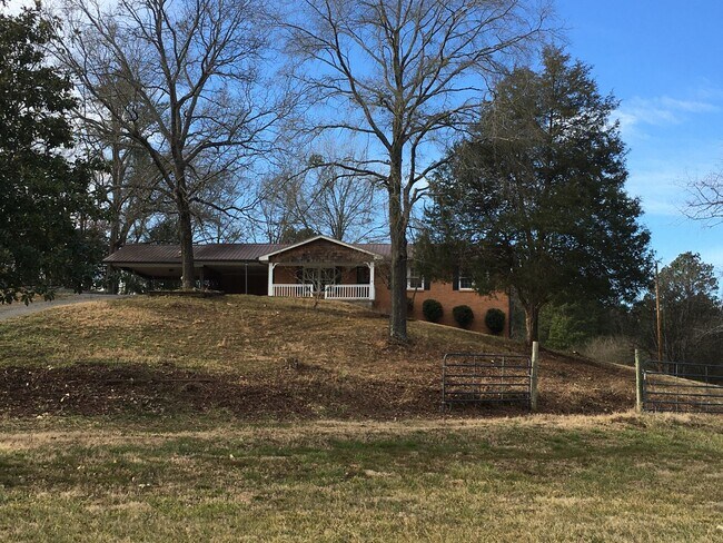 Building Photo - 3/1.5 Country House in Adairsville $1,595