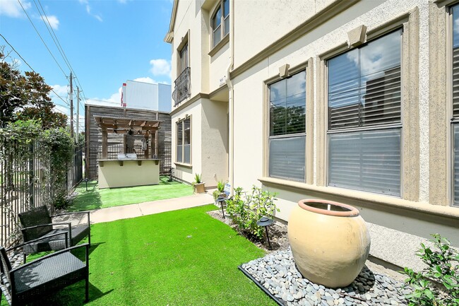 Building Photo - 926 Birdsall St Rental
