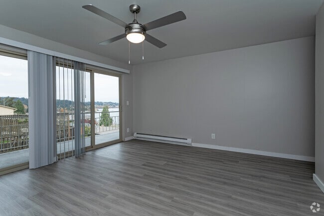 2BR, 2BA - 1,050SF