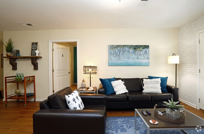 3BR, 3BA- 1200sf - Living Area