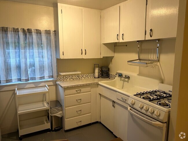 Building Photo - 20 William St Unit 2R Rental