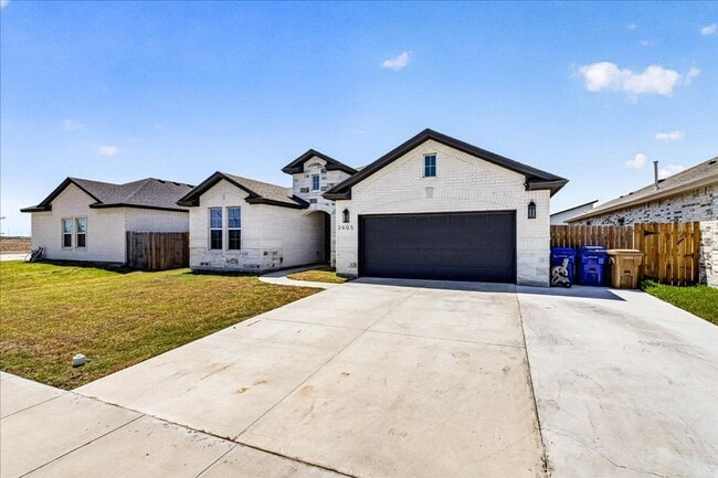 2605 Lannister Ln