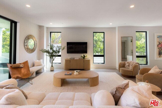 Photo - 1724 N Sierra Bonita Ave