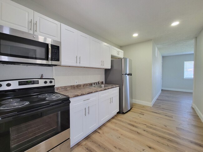 711 Ave A Unit 2