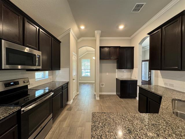 Photo - 406 George Dr